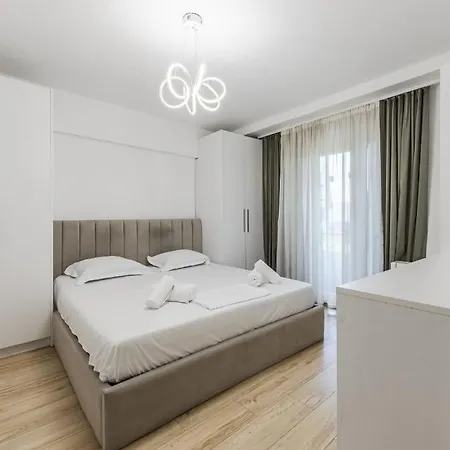 In The Center * 地拉那