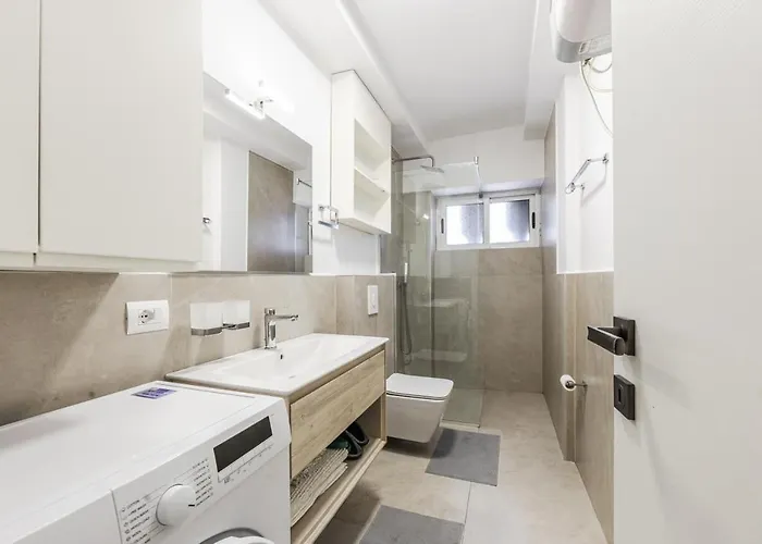 In The Center 地拉那